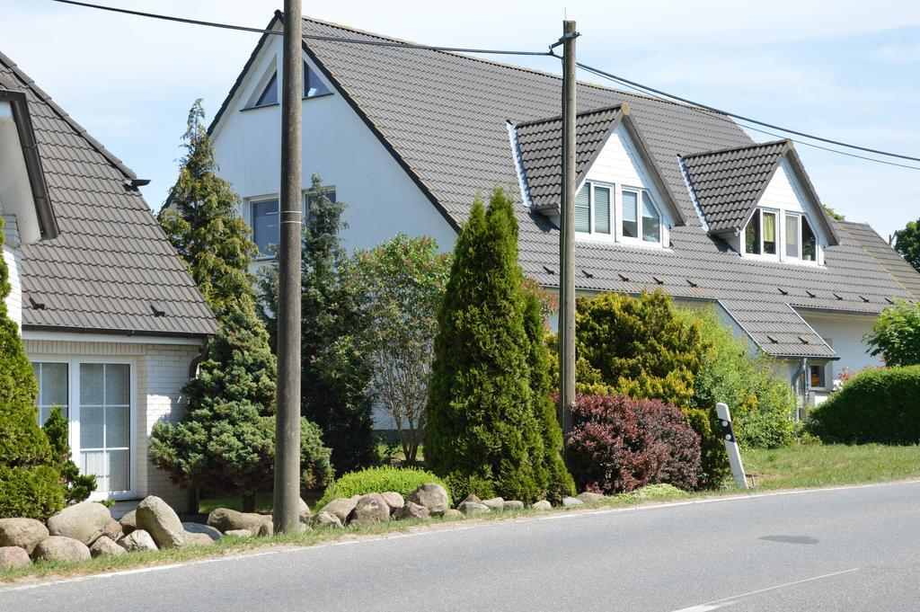 Ferienhaus Ruegen Pantow エクステリア 写真